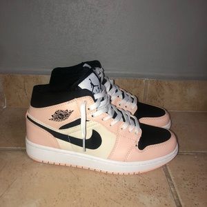 Air Jordan 1 Mids